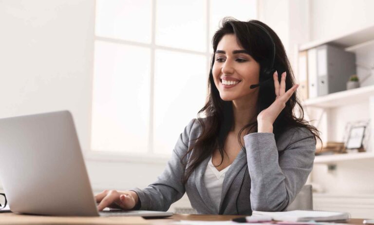 מזכירה פרילנסרית